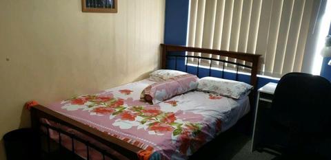 Furnished Room for Rent. 5 min walk to Aubin Grove Train/Bus Station