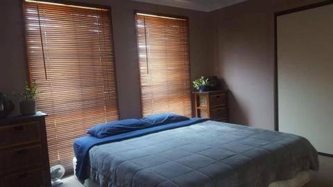 Master bedroom with ensuite to rent