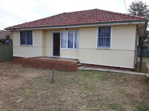 3 Bedroom House With Large Backyard - Tregear