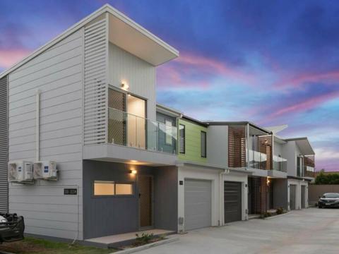 TOWNHOUSE FOR RENT IN MORAYFIELD