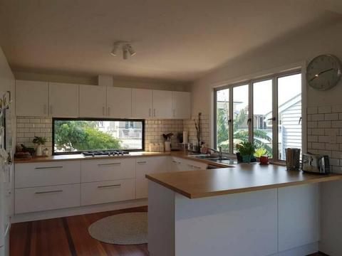 4br House in Wynnum. Available 28 Feb for 6 months. Prefer Furnished