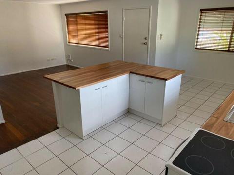 unit FOR RENT West End 4101 large courtyard, 2 bedroom, air con