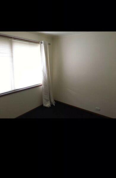 Two rooms available for rent in glenroy