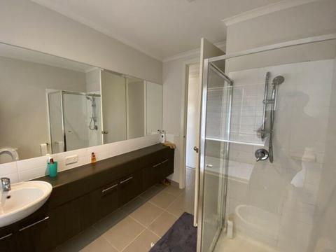 Room for rent next to wyndham vale station couple or single