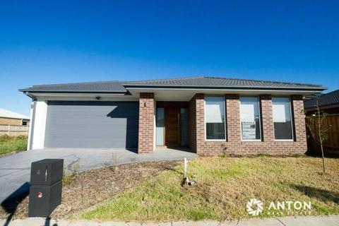 Point Cook Modern 4 bedrooms house for rent