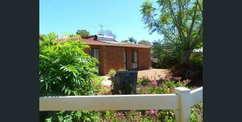 Thornlie House for sale| 3x2| Huge block| Investment or live in|