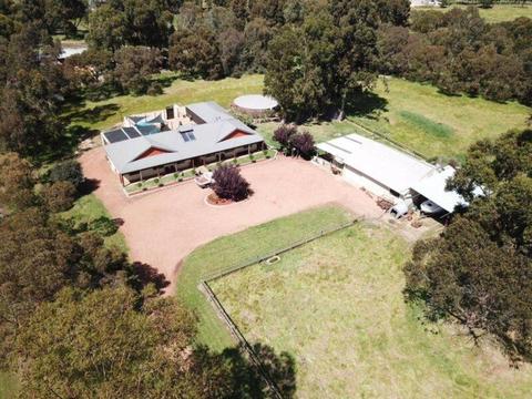 Big family home on 5 acres