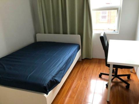 Burwood- Large bedroom for lease - 4 minutes from train station