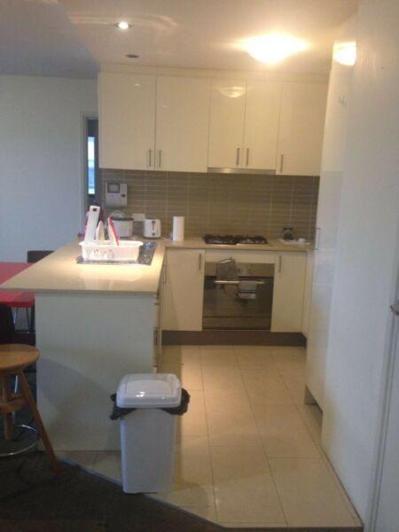 room share and single room in homebush 3min station