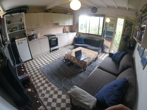 Fully Furnished 1 Bedroom Studio Style Apartment for 1 month. $320pw