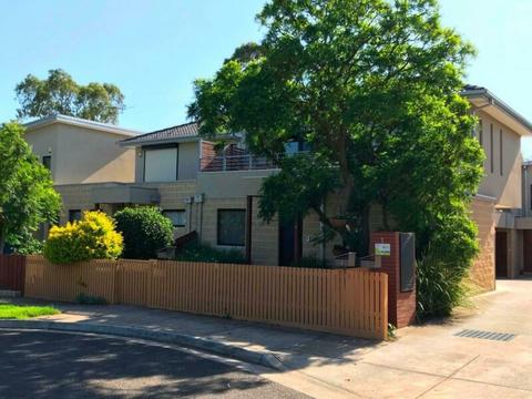 Lovely 3 bed fully funished house. 14 days from 3 Feb $870 p/wk Coburg