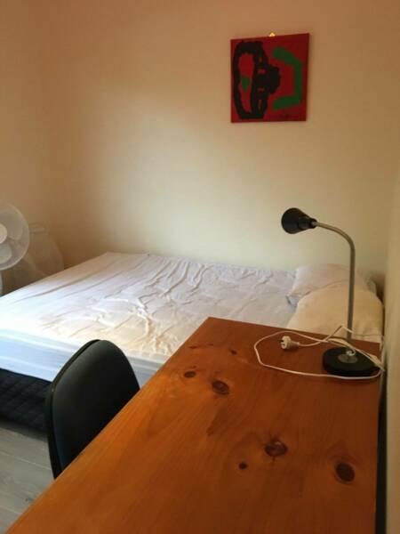 SHORT TERM - Room for Rent in 2 bedroom Townhouse - Torrens