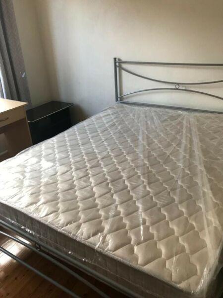 Room for rent - couple/ 2 sisters bills included