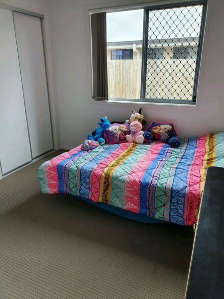 Furnished Room for rent in park ridge crestmead area