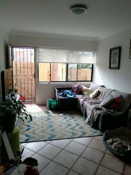 Toowong - Small double room available end Feb