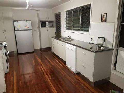 Room for Rent, $130pw, close to Uni and Stocklands!