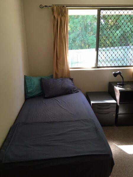 Labrador $150pw 2 Rooms Available 20 & 23 February INCLUDES ALL BILLS!