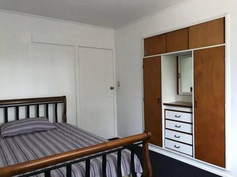 $170 ALL INCLUSIVE - DOUBLE BED ROOM FEMALE ONLY FOR RENT - TOOWONG