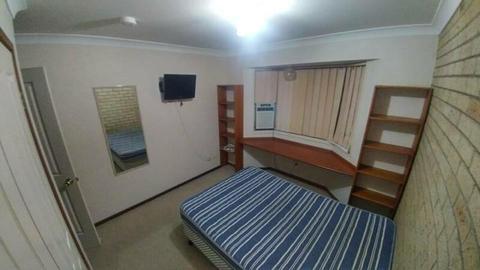 Room available Upper Mt Gravatt | Close to Griffith Uni | Gym & Pool
