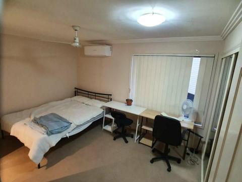 Share house at Southport, master bed, single bed