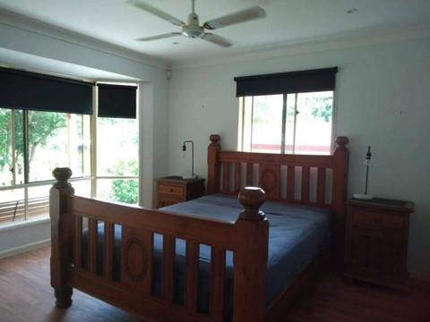 Fully furnished room to rent available now in Palmwoods