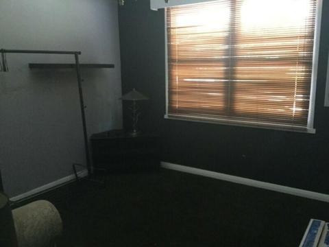 Room to rent, close to bustop, opposite Ansteys Hill $160 plus bills