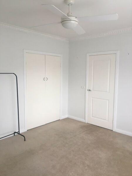 Large Unfurnished Room available in Oakleigh