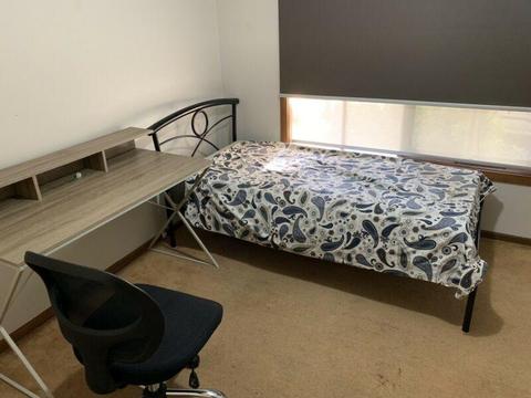 2 rooms available on Glen Waverley area