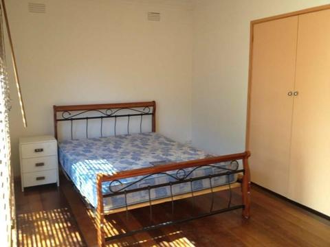 Room for rent - $130pw in Frankston centre