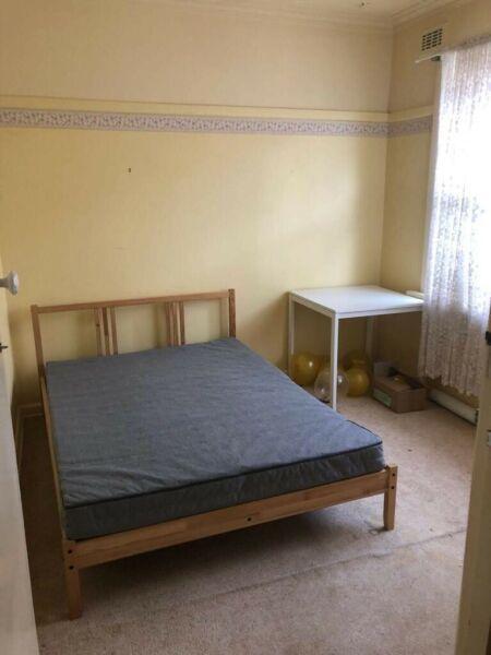 $550 per month, Private room opposite Deakin university