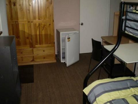 Large Room for 3 to Shrae & Attached Ensiuite $158 each pw inc bills