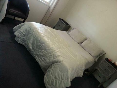 Hoppers Crossing Large Bedroom Available Now