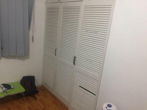 Single room available in 3 bedroom house near Springvale station