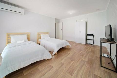 Rooms for rent near, Farms, Shopping, Uni, Library, beach,Bars