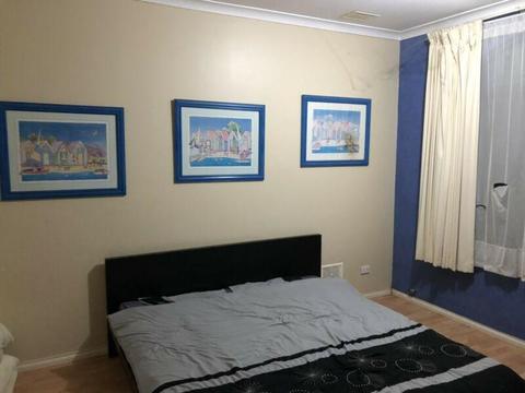 Joondalup room to let