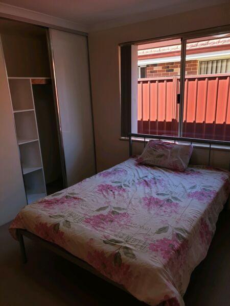 Room available - Single Girl - Close to Curtin
