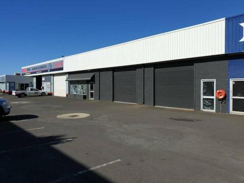 Commercial unit for lease central location heaps to offer