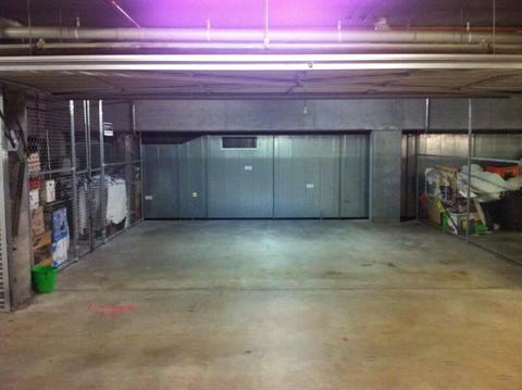 Secure (fob key, 24hr surveillance) single lockup garage for rent