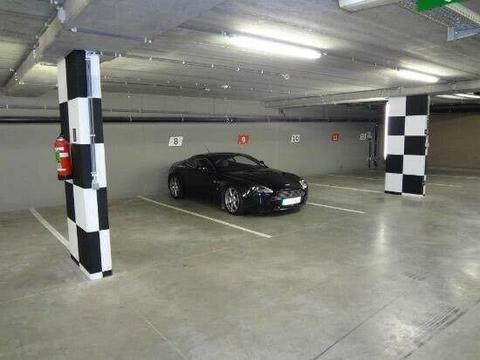 Car space for rent, 7 mins walk to Edgecliff station