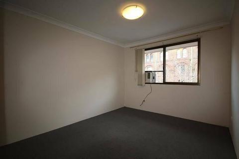 ONE BEDROOM UNIT WITH LUG IN PYRMONT