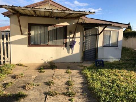 Granny flat $270 Fairfield West