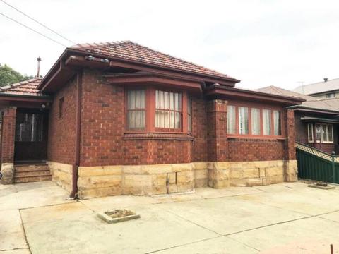 House for Rent- Parramatta, Large 3/4 bedroom with garage