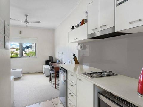 Brisbane City $295 Furnished Studio Apartment