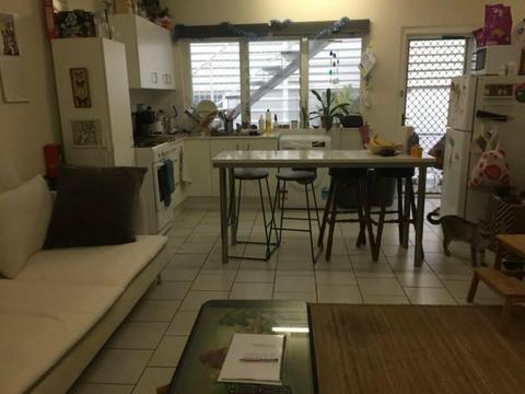 1 Bedroom pet friendly unit with A/C in New Farm