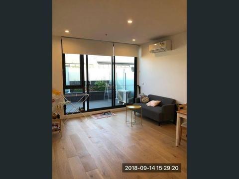 2 bed/ 2 baths lease transfer-in heart of Bentleigh
