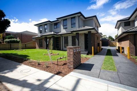 As new 4 bedroom townhouse close to Monash University