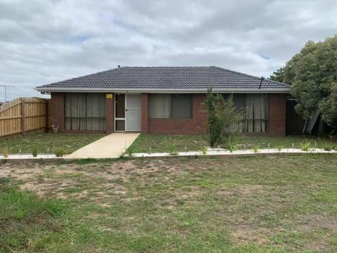 For Lease (Walk to Cranbourne Train Station)