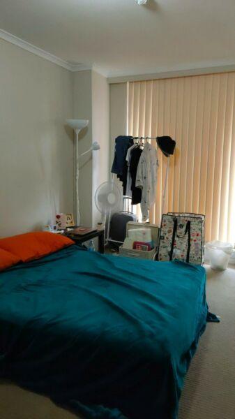 Girl Share Room Near World Square/Town Hall - Temporary Available