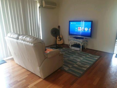 Roomshare available in hurstville. 5 mins from station