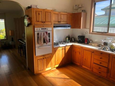 Comfy room for short term rent in Brunswick, weekly rental